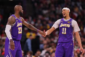 明日战公牛！海斯大概率出战 詹姆斯出战成疑 斯玛特小概率出战