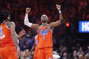 杰林威:真庆幸亚历山大是我们队友 他刚才简直救了我一命