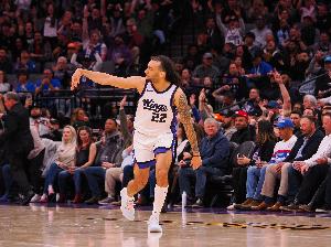 不摆烂了？国王20分大逆转步行者 德文·卡特末节独得22分