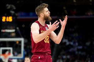 进攻端毫无贡献!迪恩·韦德2中0未得分 仅拿到5板1帽