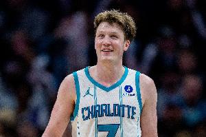 【菜鸟】克尼佩尔24分7板5三分 贝利21分5三分 克利福德18分8助