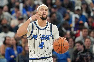 稳定发挥!萨格斯9中4拿到12分2板4助 防守给力贡献3抢断