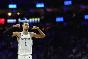 米勒：唯一能影响文班的就是伤病 好在马刺是负荷管理的发明者