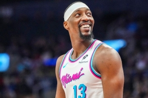 解说:阿德巴约队史第1、现役第1、历史第2 但好像就是差了点什么