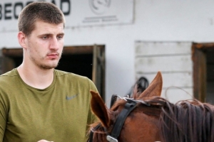 约基奇谈超级顶薪续约后的第一笔消费:一匹马 还了丰田车的车贷