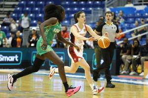 克拉克美国女篮首秀替补砍17分12助 一数据仅次于王思雨排历史第2