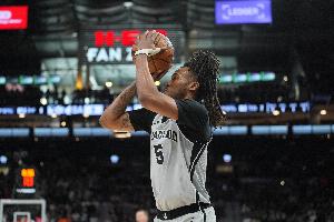 米奇:卡斯尔表现堪称现象级 全队命中率提升归功于战术执行&意识