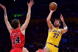 炸❤️东契奇赛季新高51分+10板9助 9记三分破湖人生涯纪录