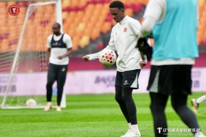 奋进·2026｜辽宁铁人楠波湾队赛前热身图片！