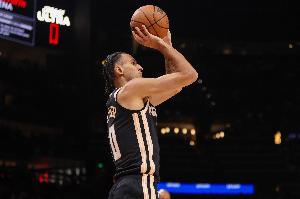 内外开花！里萨谢12中6砍下19分9板 三分5中3