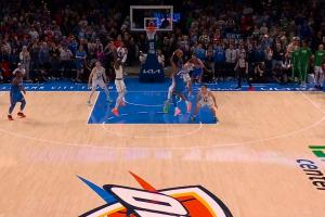 连续127场的稳定中投!亚历山大关键球中距离稳稳命中取得领先