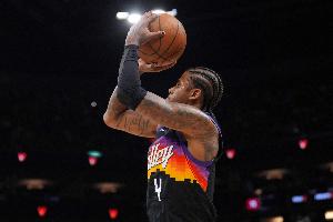 可圈可点!杰伦·格林半场9中5拿到14分4助 正负值+10