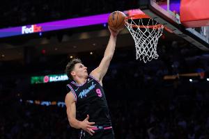 频频杀伤!拉松半场4中3砍全队最高13分加3板4助 罚球6中6