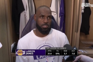 詹姆斯:过去一周我早上中午和赛前都在做复健治疗和训练