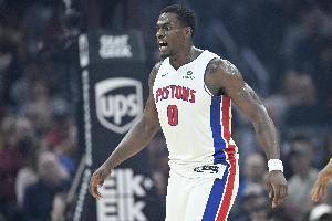 都没出汗!杜伦仅打15分钟7中6高效拿下14分10板2助1帽 4次犯规