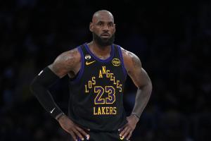 不抢戏!詹姆斯复出高效贡献18分7板7助2断1帽