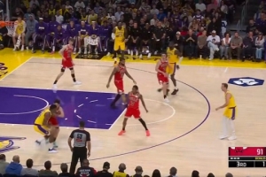 什么时候轮到我们?八村塁背打河村永辉 上演日本德比