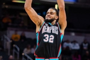 奈何能力有限!吕佩尔出场全队时间最多38分钟 拿到13分7板2助