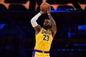 詹姆斯：我们最近打出了很棒的篮球表现 全队都展现了活力和努力