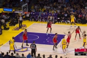 雨一直下！东契奇外线再轰 射落个人本场第7记三分