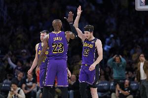 雷迪克:詹姆斯想尽一切可能赢 他理解东里需要大量持球的重要性