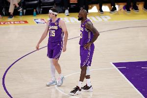 里夫斯：老詹是最聪明的球员之一 他的适应和洞悉需求力无人能及