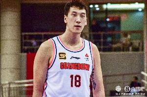 媒体人:张皓嘉&杜润旺可以用但不要一起登场 否则球队球迷都辛苦