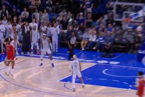 一个人超神!库利巴利打板三分绝平 最后2分钟一个人独得13分!