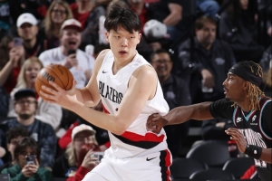 杨瀚森:NBA的联防像一朵花一样不停缩放 第一次见到这么快的转换