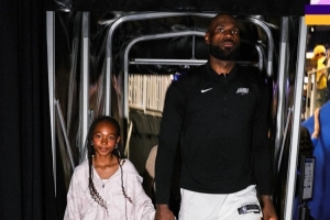 詹姆斯:我和妻子能得到的最大赞誉 是人们夸我们的孩子行为端正