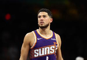 火力凶猛!布克31中14轰赛季新高43分外加7板5助 罚球11中11