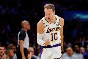 雷迪克:肯纳德0.5秒做决策的能力让人印象深刻 他也不是防守漏洞