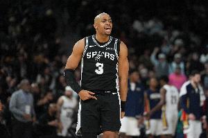 解说：凯尔登很拼命地防约基奇 卡特·布莱恩特需要建立自信