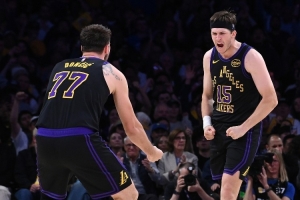 和里夫斯的关系?东契奇调侃:有时候很美妙 有时候则不是