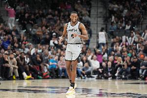 真尽力了!福克斯19中10得27分3板9助2断 三分10中4