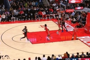 给新秀上课!杜兰特大帽费尔斯随后反击暴扣&三分球连拿5分打停