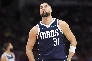 佛光照不出来了!克莱替补16分钟手感冰凉11投仅3中&三分5中0