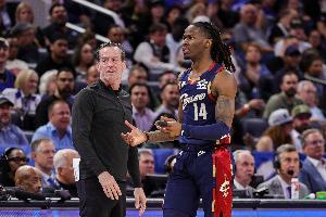 阿特金森谈埃利斯首发:这是队内的良性竞争 谁打得好谁就首发