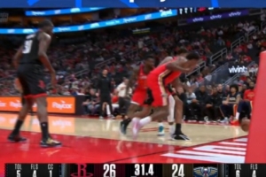 很坚决!卡佩拉按帽米西后给鹈鹕球 火箭挑战成功拿回球权