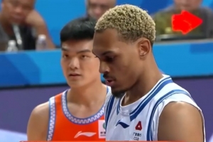 投篮这么差劲了?贝兹利半场5中1&罚球4中1仅拿3分 另有3助