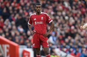 斯洛特:说过150次伊萨克缺席影响很大,他是我们最重要的引援