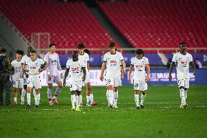 难兄难弟铁人和英博均开赛两连败，铁人0进球、英博丢9球