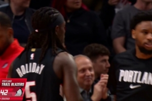 18分劣势瞬间抹平！开拓者轰出一波20-0反超比分打停爵士