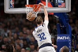 暴力美学!弗拉格突破冲筐单臂超舒展滑翔砸扣