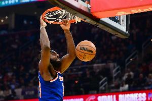 活力十足!米切尔·罗宾逊疯抢22个篮板 10中6拿到12分