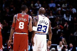 奥多姆:科比连续9场命中制胜球后 曾喃喃自语说“我比乔丹强”