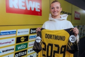 官方:多特蒙德女足签下德国女足名将波普,签约至2029年