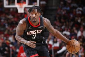 火箭4年5270.5万引援输麻了?芬尼-史密斯近2场6中1 一共只得3分