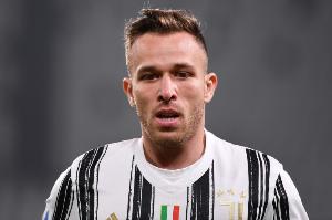 跟队记者:当初引进阿图尔是个大错,尤文希望未来几个月和他告别