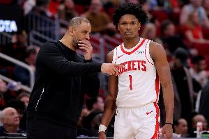 乌度卡谈阿门三分3中2：希望他能空切就空切 时间不多就自信出手